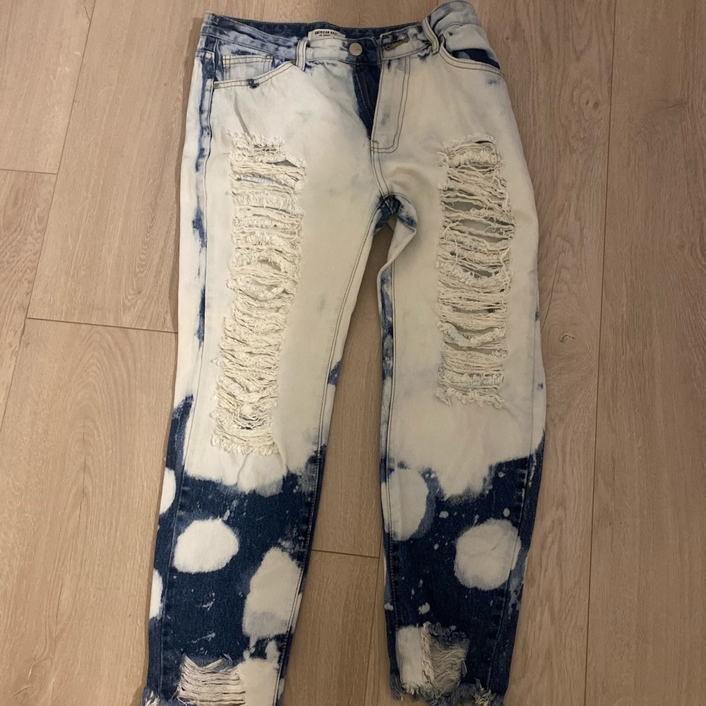 Low rise jeans with bleached patterns!